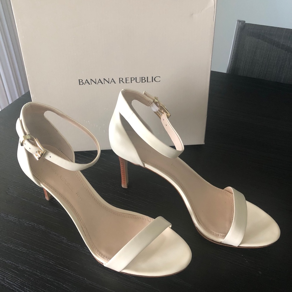 $34❌SOLD!❌Banana Republic Strapped  heel sandals